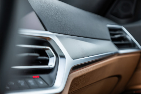 BMW 3-serie 320e M-Sport Dravitgrau / Schaal stoel / HiFi / Camera /