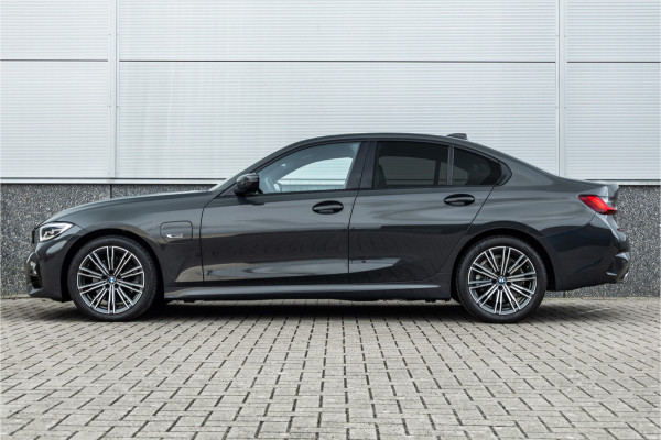 BMW 3-serie 320e M-Sport Dravitgrau / Schaal stoel / HiFi / Camera /