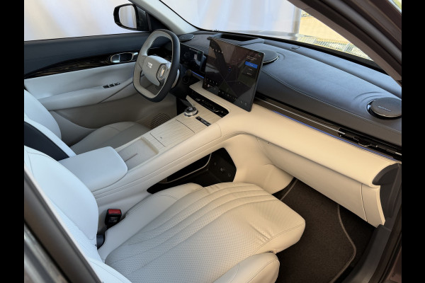 GEELY E5 Max+ 68 kWh | 475KM Bereik Speciaal Wit Leer Topuitvoering | Panoramadak | Elektr. Achterklep | 360° Camera | 8 Jaar Garantie Geely Wijchen