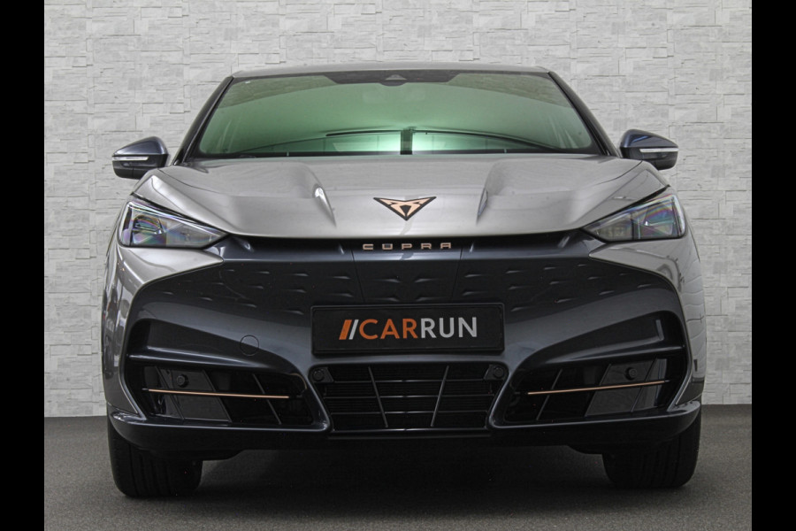 CUPRA Tavascan 286pk 77 kWh | Nieuw! | Winter-Pack | Warmtepomp | Verlengde Fabrieksgarantie | 7x Op Voorraad | Adaptive Cruise Control | 3-Zone Clima | Verwarmde Voorruit | Keyless-Entry | Sfeerverlichting | Stoelverwarming | Carplay | Stuurverwarming | Getint Glas | 19 inch | Lane-Assist | Camera | Draadloos Laden |