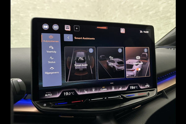 CUPRA Tavascan 286pk 77 kWh | Nieuw! | Winter-Pack | Warmtepomp | Verlengde Fabrieksgarantie | 7x Op Voorraad | Adaptive Cruise Control | 3-Zone Clima | Verwarmde Voorruit | Keyless-Entry | Sfeerverlichting | Stoelverwarming | Carplay | Stuurverwarming | Getint Glas | 19 inch | Lane-Assist | Camera | Draadloos Laden |