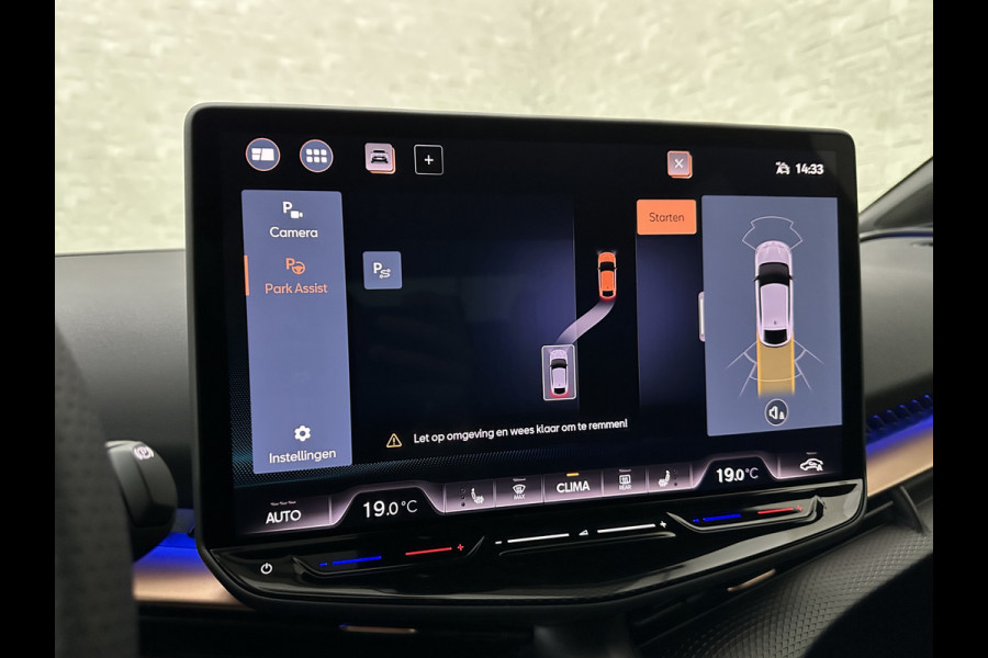 CUPRA Tavascan 286pk 77 kWh | Nieuw! | Winter-Pack | Warmtepomp | Verlengde Fabrieksgarantie | 7x Op Voorraad | Adaptive Cruise Control | 3-Zone Clima | Verwarmde Voorruit | Keyless-Entry | Sfeerverlichting | Stoelverwarming | Carplay | Stuurverwarming | Getint Glas | 19 inch | Lane-Assist | Camera | Draadloos Laden |