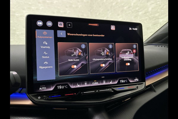 CUPRA Tavascan 286pk 77 kWh | Nieuw! | Winter-Pack | Warmtepomp | Verlengde Fabrieksgarantie | 7x Op Voorraad | Adaptive Cruise Control | 3-Zone Clima | Verwarmde Voorruit | Keyless-Entry | Sfeerverlichting | Stoelverwarming | Carplay | Stuurverwarming | Getint Glas | 19 inch | Lane-Assist | Camera | Draadloos Laden |