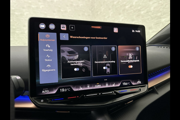 CUPRA Tavascan 286pk 77 kWh | Nieuw! | Winter-Pack | Warmtepomp | Verlengde Fabrieksgarantie | 7x Op Voorraad | Adaptive Cruise Control | 3-Zone Clima | Verwarmde Voorruit | Keyless-Entry | Sfeerverlichting | Stoelverwarming | Carplay | Stuurverwarming | Getint Glas | 19 inch | Lane-Assist | Camera | Draadloos Laden |