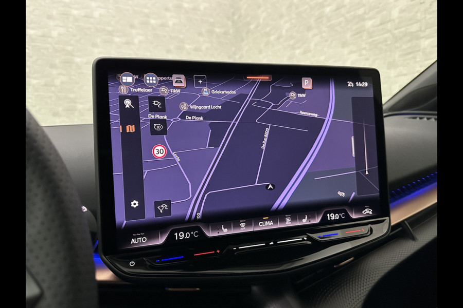 CUPRA Tavascan 286pk 77 kWh | Nieuw! | Winter-Pack | Warmtepomp | Verlengde Fabrieksgarantie | 7x Op Voorraad | Adaptive Cruise Control | 3-Zone Clima | Verwarmde Voorruit | Keyless-Entry | Sfeerverlichting | Stoelverwarming | Carplay | Stuurverwarming | Getint Glas | 19 inch | Lane-Assist | Camera | Draadloos Laden |