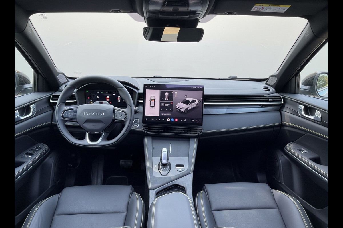 Lynk & Co 01 1.5 More, nieuw model, vol opties! Panoramadak, trekhaak, 360 camera, 1/2 lederen sportinterieur, NL auto met nap