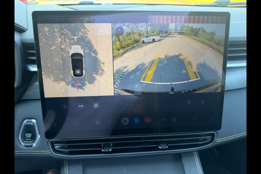 Lynk & Co 01 1.5 More, nieuw model, vol opties! Panoramadak, trekhaak, 360 camera, 1/2 lederen sportinterieur, NL auto met nap