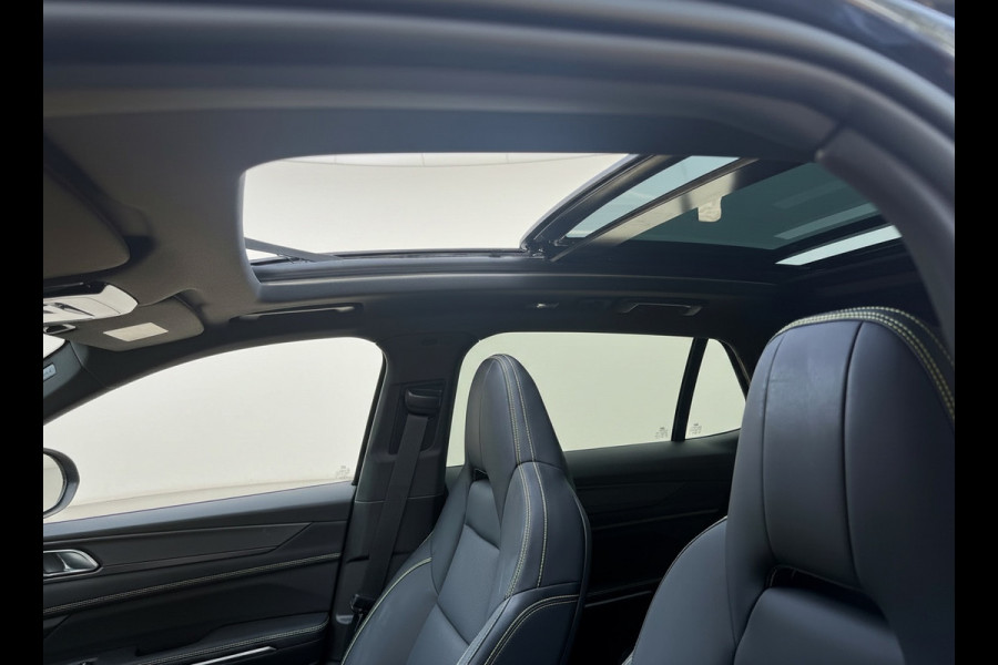 Lynk & Co 01 1.5 More, nieuw model, vol opties! Panoramadak, trekhaak, 360 camera, 1/2 lederen sportinterieur, NL auto met nap