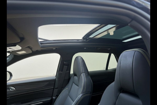 Lynk & Co 01 1.5 More, nieuw model, vol opties! Panoramadak, trekhaak, 360 camera, 1/2 lederen sportinterieur, NL auto met nap