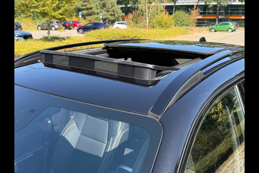 Lynk & Co 01 1.5 More, nieuw model, vol opties! Panoramadak, trekhaak, 360 camera, 1/2 lederen sportinterieur, NL auto met nap
