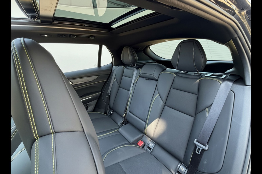 Lynk & Co 01 1.5 More, nieuw model, vol opties! Panoramadak, trekhaak, 360 camera, 1/2 lederen sportinterieur, NL auto met nap