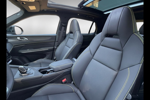 Lynk & Co 01 1.5 More, nieuw model, vol opties! Panoramadak, trekhaak, 360 camera, 1/2 lederen sportinterieur, NL auto met nap