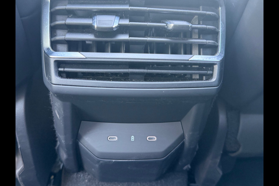 Lynk & Co 01 1.5 More, nieuw model, vol opties! Panoramadak, trekhaak, 360 camera, 1/2 lederen sportinterieur, NL auto met nap