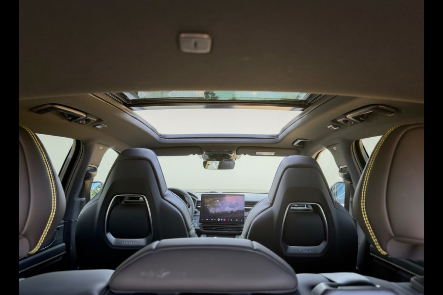 Lynk & Co 01 1.5 More, nieuw model, vol opties! Panoramadak, trekhaak, 360 camera, 1/2 lederen sportinterieur, NL auto met nap