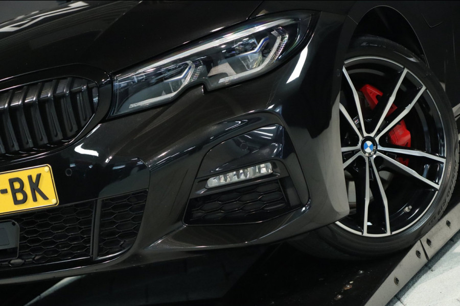 BMW 3-serie 320e M Sport / ACC / CAMERA / LEDER / CARPLAY / STUUR+STOELVERW