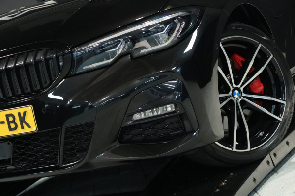BMW 3-serie 320e M Sport / ACC / CAMERA / LEDER / CARPLAY / STUUR+STOELVERW