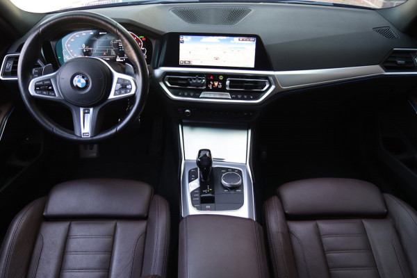 BMW 3-serie 320e M Sport / ACC / CAMERA / LEDER / CARPLAY / STUUR+STOELVERW