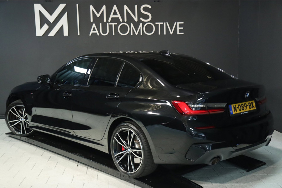 BMW 3-serie 320e M Sport / ACC / CAMERA / LEDER / CARPLAY / STUUR+STOELVERW