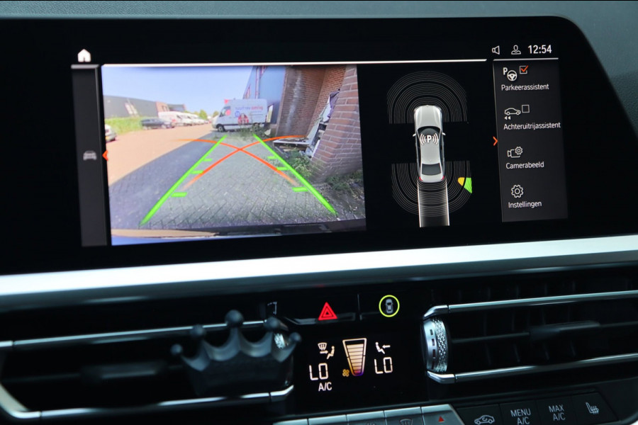BMW 3-serie 320e M Sport / ACC / CAMERA / LEDER / CARPLAY / STUUR+STOELVERW