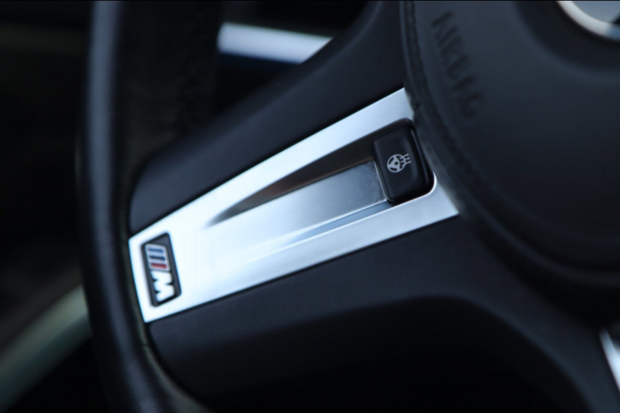 BMW 3-serie 320e M Sport / ACC / CAMERA / LEDER / CARPLAY / STUUR+STOELVERW