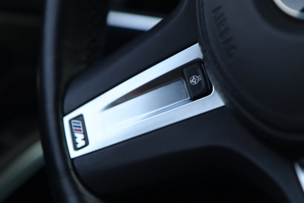 BMW 3-serie 320e M Sport / ACC / CAMERA / LEDER / CARPLAY / STUUR+STOELVERW