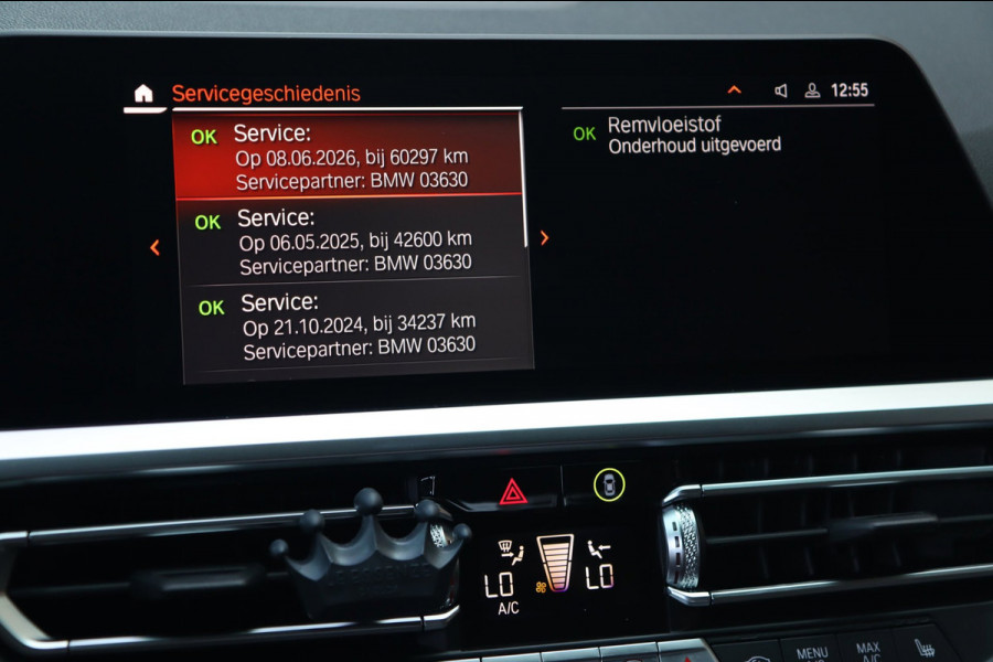 BMW 3-serie 320e M Sport / ACC / CAMERA / LEDER / CARPLAY / STUUR+STOELVERW