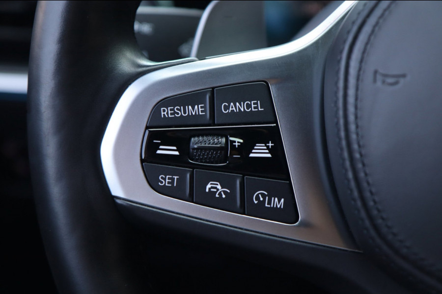 BMW 3-serie 320e M Sport / ACC / CAMERA / LEDER / CARPLAY / STUUR+STOELVERW