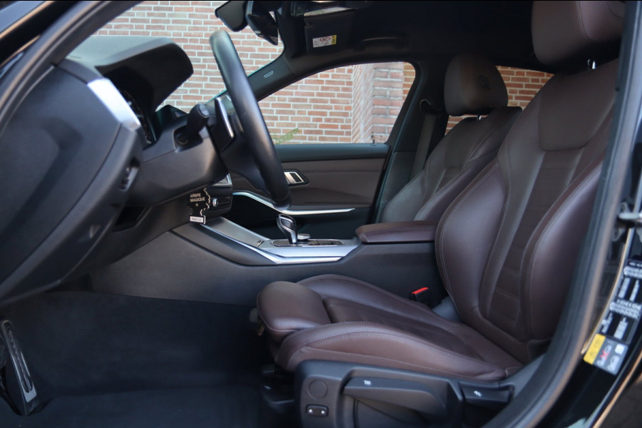 BMW 3-serie 320e M Sport / ACC / CAMERA / LEDER / CARPLAY / STUUR+STOELVERW