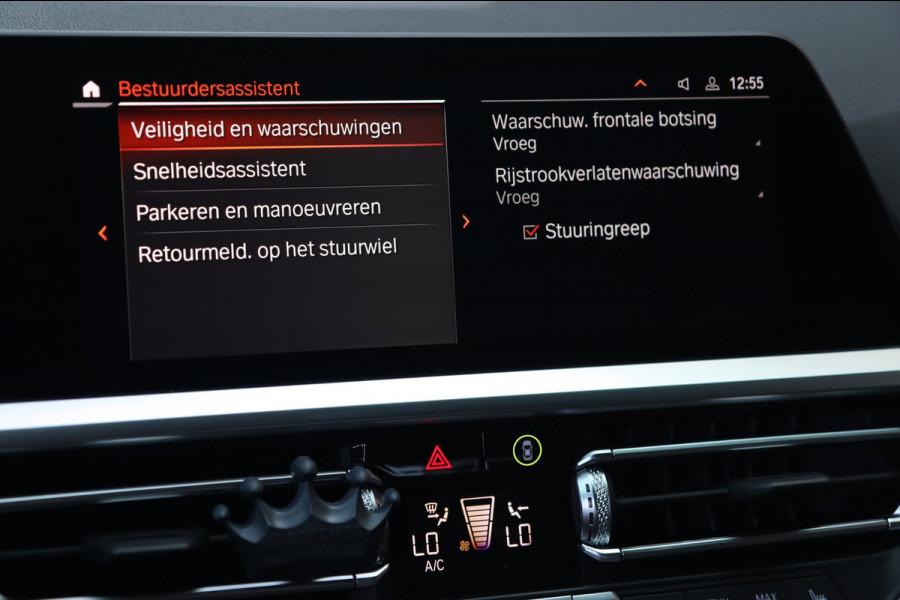 BMW 3-serie 320e M Sport / ACC / CAMERA / LEDER / CARPLAY / STUUR+STOELVERW