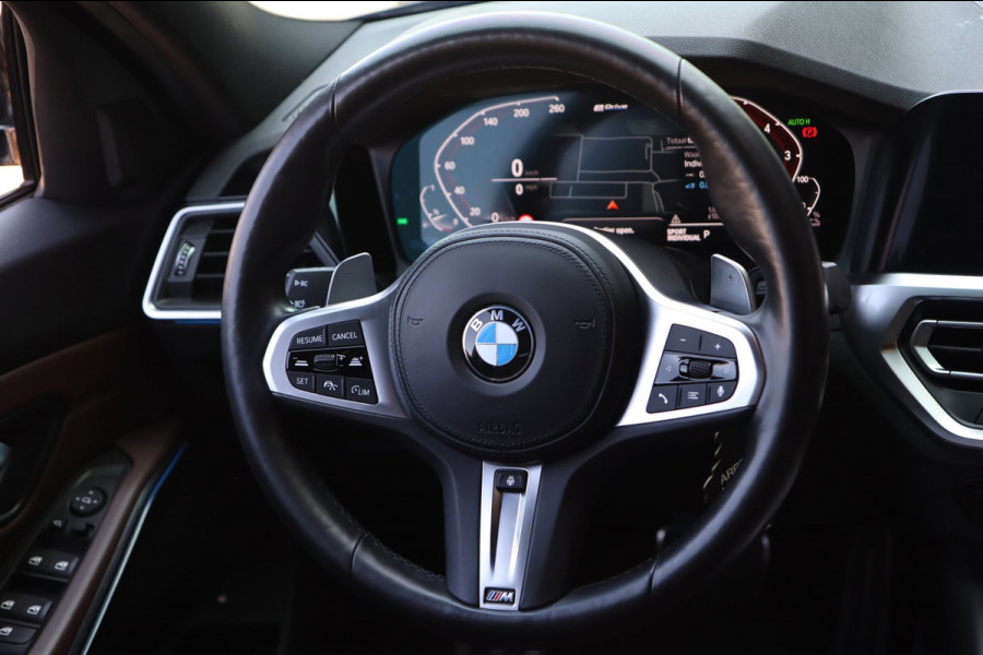 BMW 3-serie 320e M Sport / ACC / CAMERA / LEDER / CARPLAY / STUUR+STOELVERW