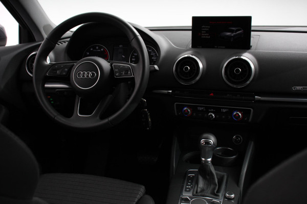 Audi A3 Sportback 35 TFSI 150pk Automaat S-Line Sport Climate Control Parkeer sensoren Full Led Stoelverwarming Lichtmetalen Velgen