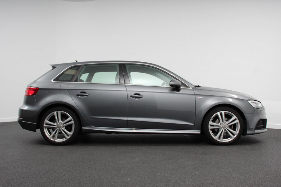 Audi A3 Sportback 35 TFSI 150pk Automaat S-Line Sport Climate Control Parkeer sensoren Full Led Stoelverwarming Lichtmetalen Velgen