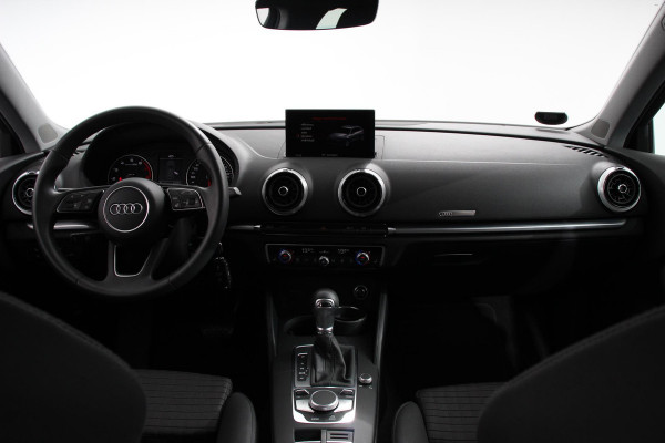 Audi A3 Sportback 35 TFSI 150pk Automaat S-Line Sport Climate Control Parkeer sensoren Full Led Stoelverwarming Lichtmetalen Velgen
