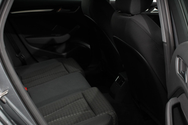 Audi A3 Sportback 35 TFSI 150pk Automaat S-Line Sport Climate Control Parkeer sensoren Full Led Stoelverwarming Lichtmetalen Velgen