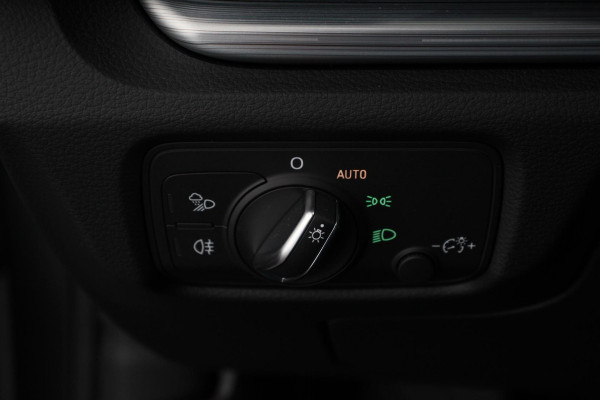 Audi A3 Sportback 35 TFSI 150pk Automaat S-Line Sport Climate Control Parkeer sensoren Full Led Stoelverwarming Lichtmetalen Velgen