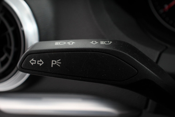 Audi A3 Sportback 35 TFSI 150pk Automaat S-Line Sport Climate Control Parkeer sensoren Full Led Stoelverwarming Lichtmetalen Velgen