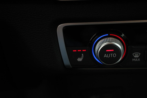 Audi A3 Sportback 35 TFSI 150pk Automaat S-Line Sport Climate Control Parkeer sensoren Full Led Stoelverwarming Lichtmetalen Velgen