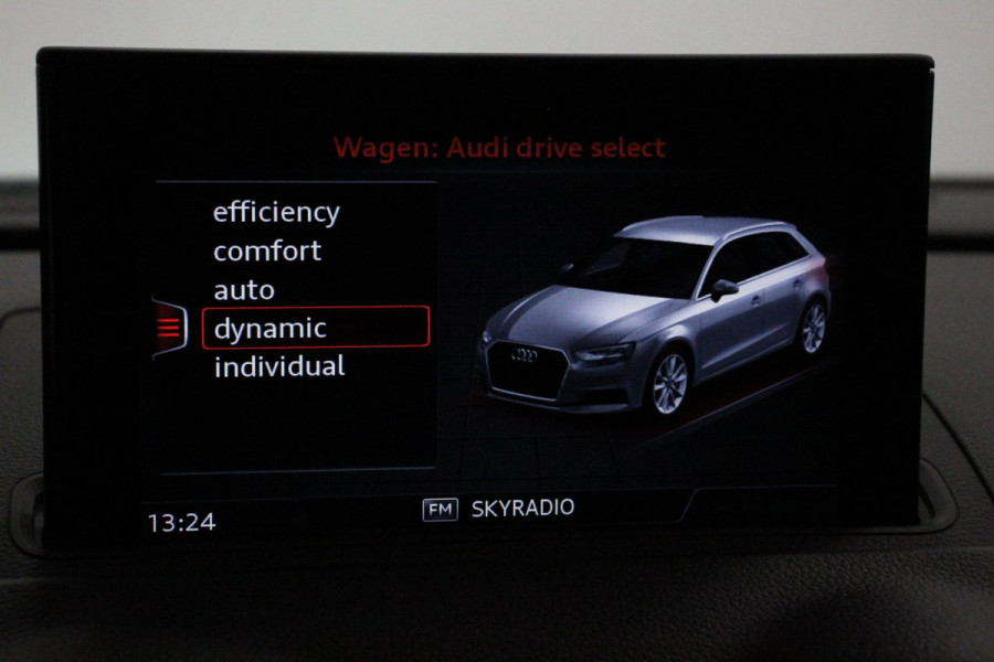 Audi A3 Sportback 35 TFSI 150pk Automaat S-Line Sport Climate Control Parkeer sensoren Full Led Stoelverwarming Lichtmetalen Velgen