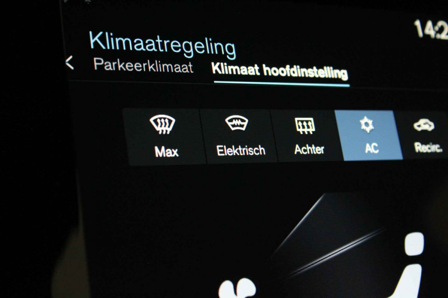 Volvo XC40 1.5 T3 R-Design > Trekhaak/H&K/Zwart dak/Winterpakket pro...
