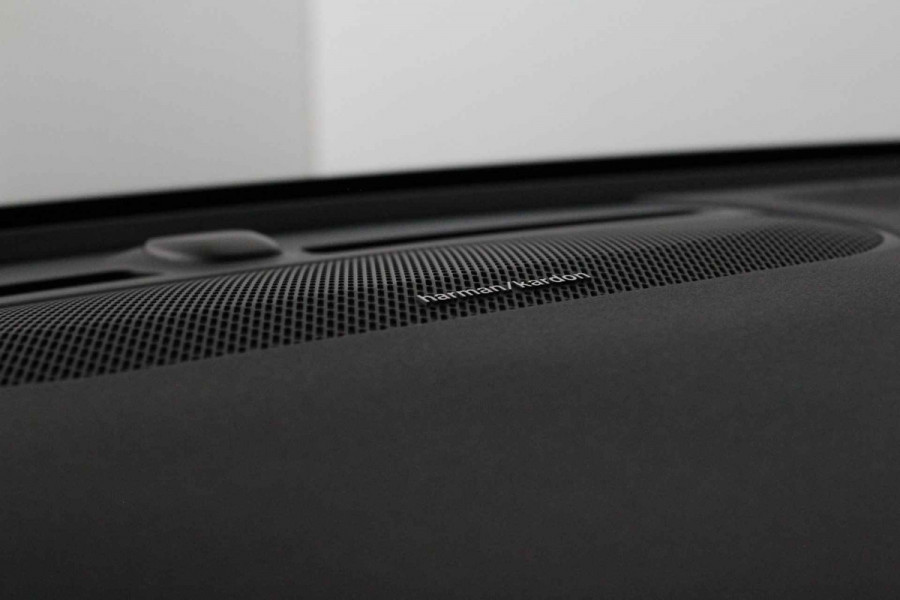 Volvo XC40 1.5 T3 R-Design > Trekhaak/H&K/Zwart dak/Winterpakket pro...