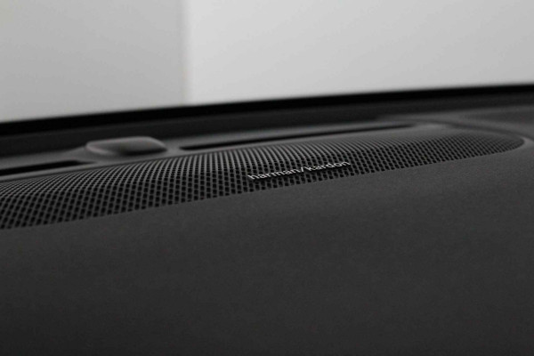 Volvo XC40 1.5 T3 R-Design > Trekhaak/H&K/Zwart dak/Winterpakket pro...