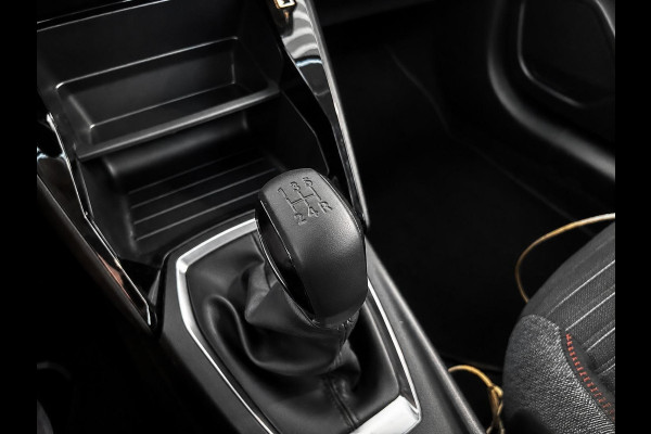 Peugeot 208 1.2 PureTech Active Pack Navigatie Apple CarPlay Android Auto Parkeerhulp achter Cruise Control Airco Bluetooth All Season banden Lichtmetalen velgen