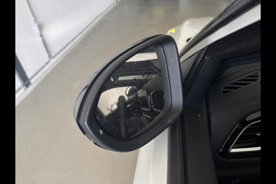 Volkswagen T-Roc TSI 110PK R-LINE BUSINESS CAMERA/MASSAGE/IQ.LIGHT