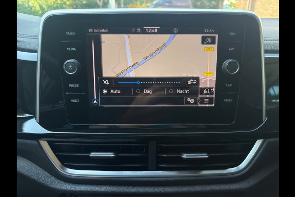 Volkswagen T-Roc TSI 110PK R-LINE BUSINESS CAMERA/MASSAGE/IQ.LIGHT
