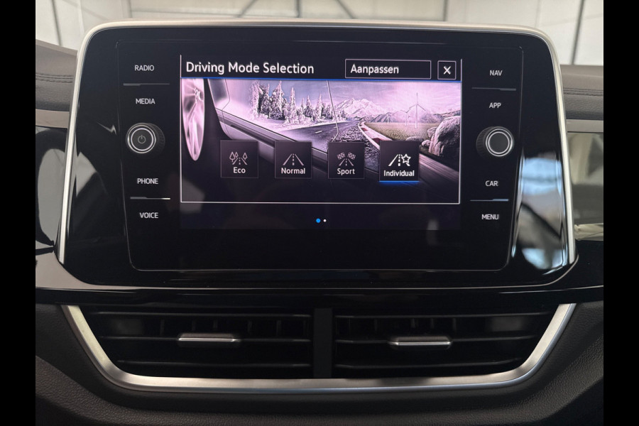 Volkswagen T-Roc TSI 110PK R-LINE BUSINESS CAMERA/MASSAGE/IQ.LIGHT