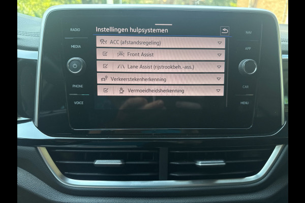 Volkswagen T-Roc TSI 110PK R-LINE BUSINESS CAMERA/MASSAGE/IQ.LIGHT