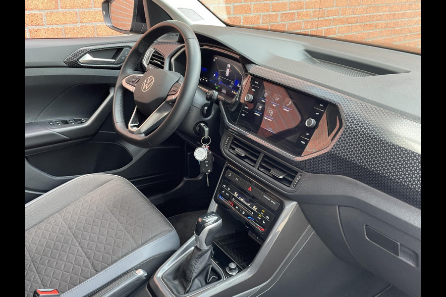 Volkswagen T-Cross 1.0 TSI 110pk DSG Style Navigatie Apple Carplay / Android Auto Camera Parkeer sensoren Dab Winterpakket Digitale Cockpit
