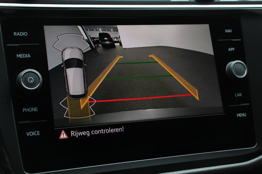 Volkswagen Tiguan Allspace 1.5 TSI 150pk DSG Move 7p. Navigatie Apple Carplay/Android Auto Wireless Trekhaak Parkeersensoren Camera Adaptive Cruise Control Stoel-en stuurverwarming Climate Control