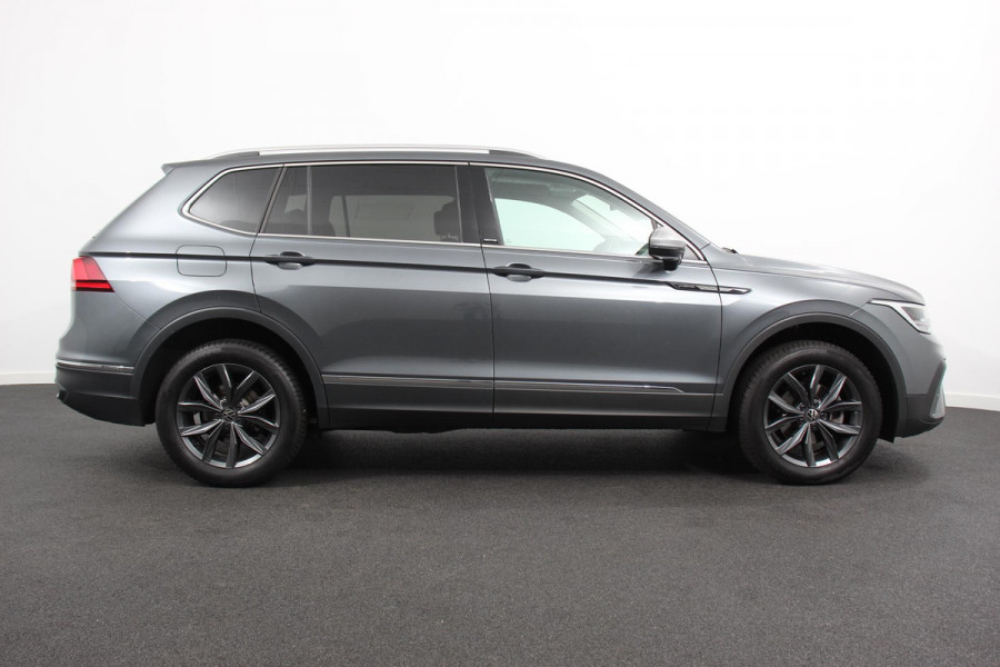 Volkswagen Tiguan Allspace 1.5 TSI 150pk DSG Move 7p. Navigatie Apple Carplay/Android Auto Wireless Trekhaak Parkeersensoren Camera Adaptive Cruise Control Stoel-en stuurverwarming Climate Control