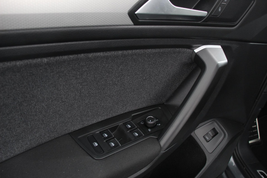Volkswagen Tiguan Allspace 1.5 TSI 150pk DSG Move 7p. Navigatie Apple Carplay/Android Auto Wireless Trekhaak Parkeersensoren Camera Adaptive Cruise Control Stoel-en stuurverwarming Climate Control